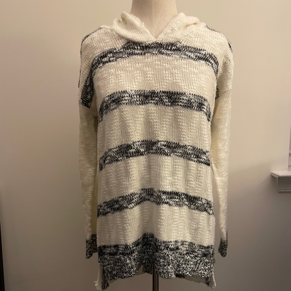 Forever 21 V-neck Hoodie Sweater